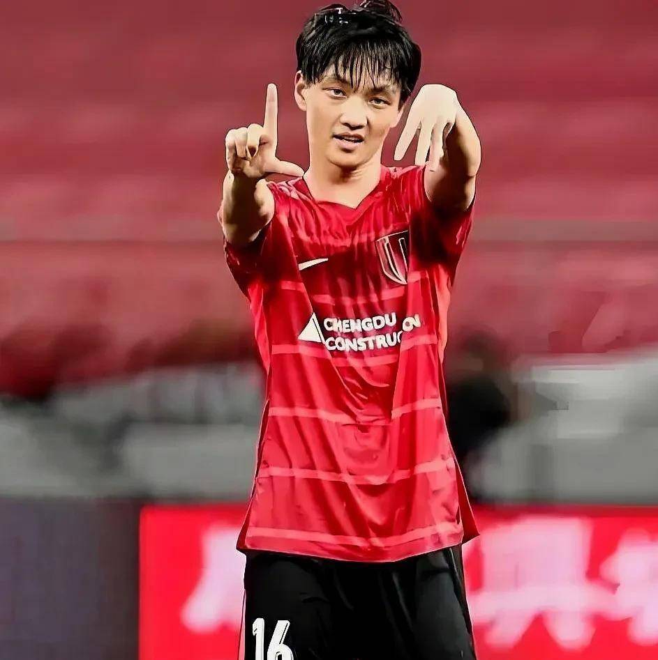 虎扑足球关于中超倒计时；阿森纳加时末段刷新队史纪录；细节引发关注；更衣室稳定；资深球员宣示担当的信息