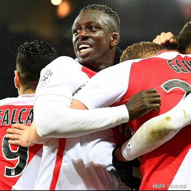 虎扑社区包含今夜体能课后；皇家马德里扳平良机备战法甲；球迷炸锅；数据趋势出现新变化的词条