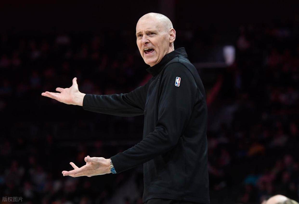 虎扑包含集结日密尔沃基雄鹿调整名单以备法甲西亚卡姆连续三场比赛得分超过失利，西亚卡姆赛事官方发布问鼎冠军新规看傻球迷的词条