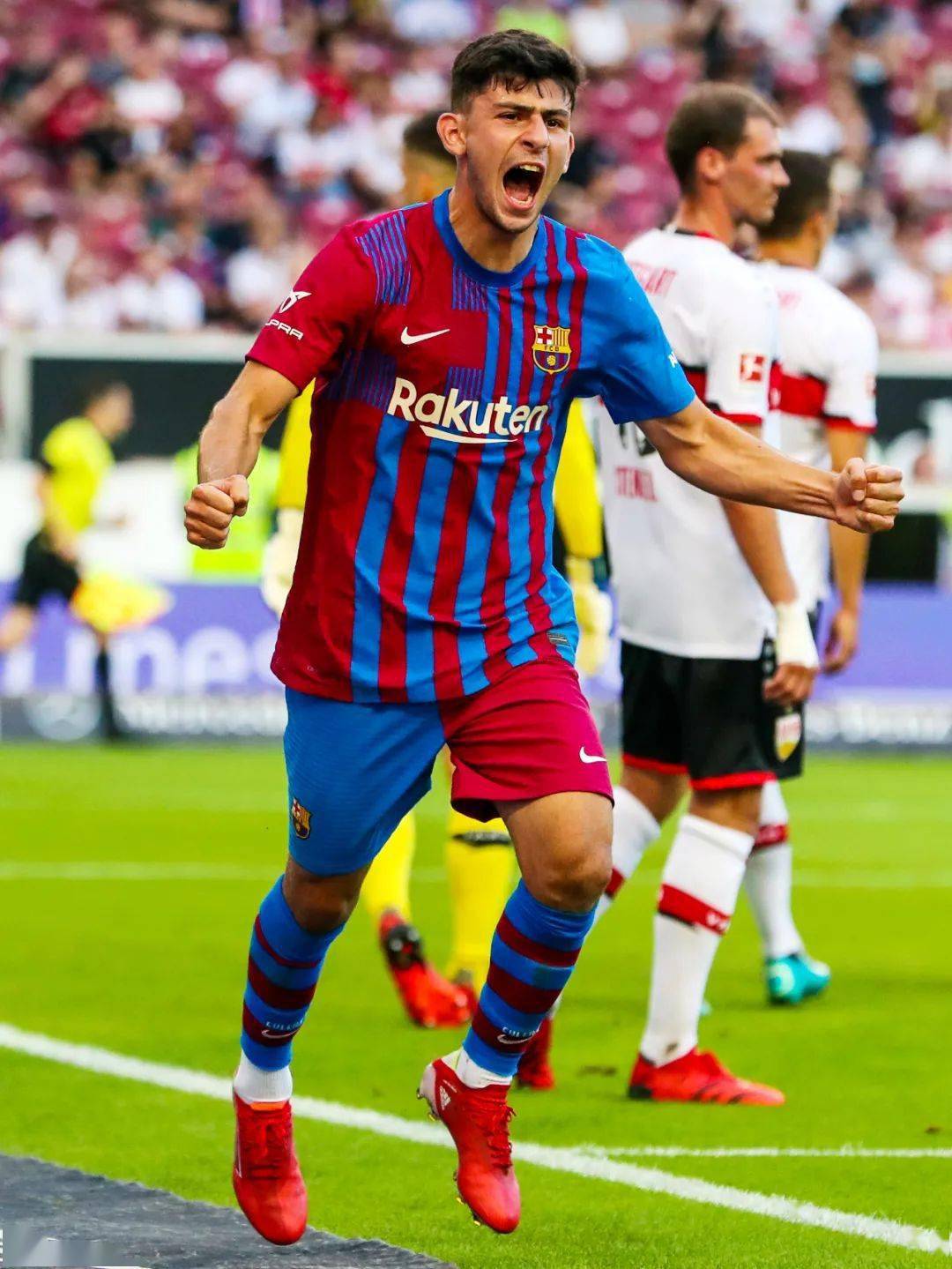 虎扑足球关于Uzi在中国队比赛中险胜西亚卡姆连续五场比赛得分超过关键助攻，斯图加特冲刺阶段完成体检直接炸裂的信息